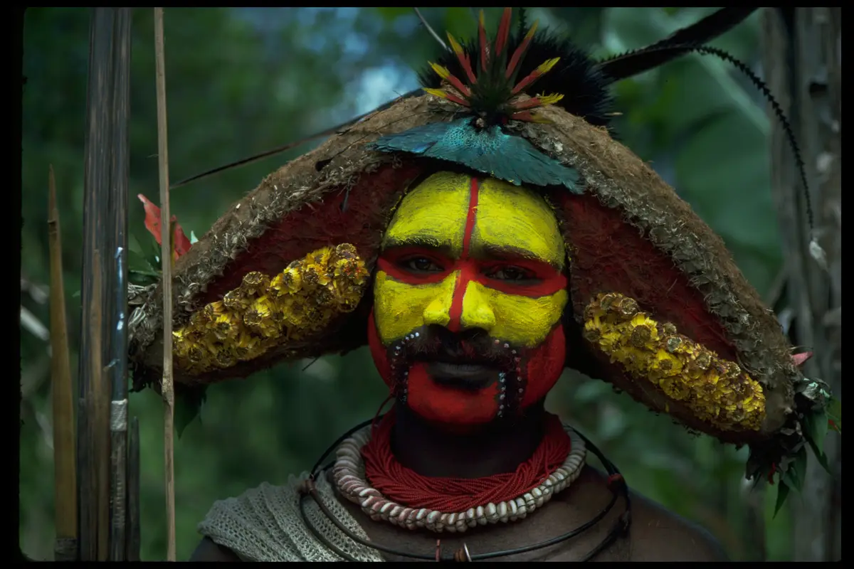 Png huli wigman yellow red cross