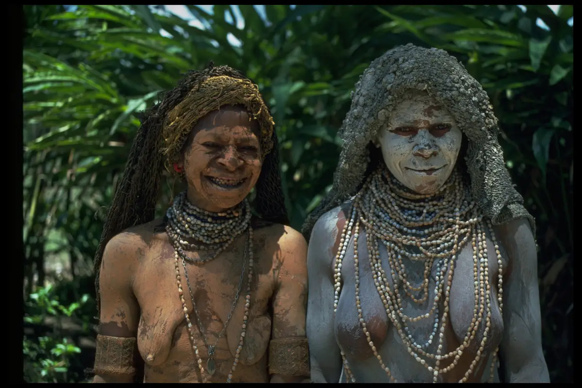 Png widows mourning clay pair