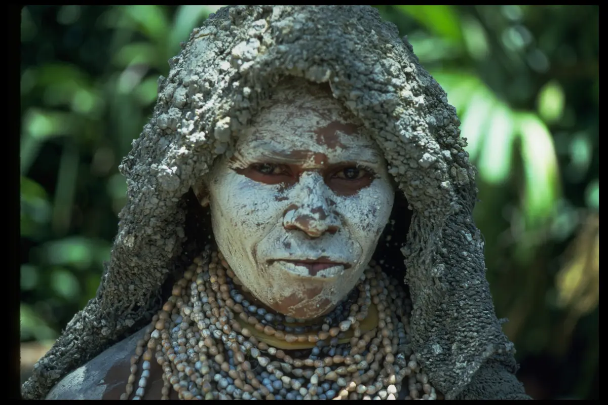 Png widow mourning clay